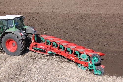 On-land/In-furrow ploughing with 2x 6 furrow ploughs