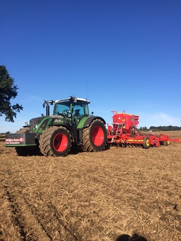 6 meter Vaderstad Rapid system disc aggressive capable of zero-till, min-till or conventional drilling.